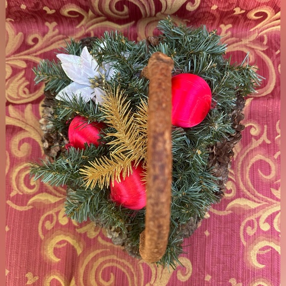 Large Pinecone Basket - Picture 2 of 3